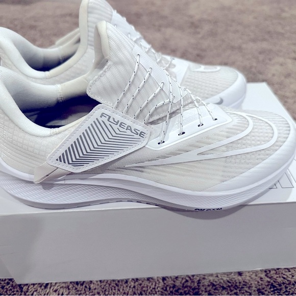 Nike Air Zoom Pegasus 39 Flyease Triple white 9.5 main image 4